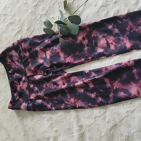 Old Navy Pants - 🔥 2/$16 Powersoft Go-Dry High Rise Leggings